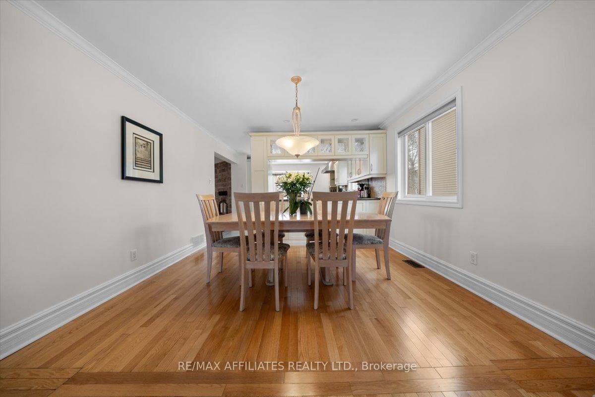 5952 Meadowglen Drive photo 7