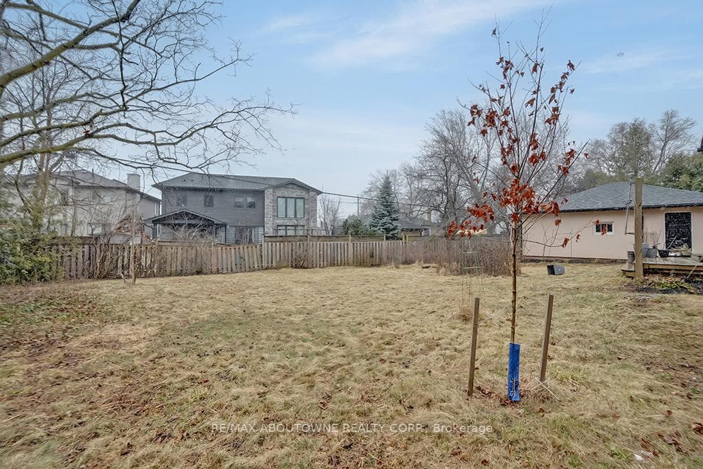640 Weynway Court photo 38