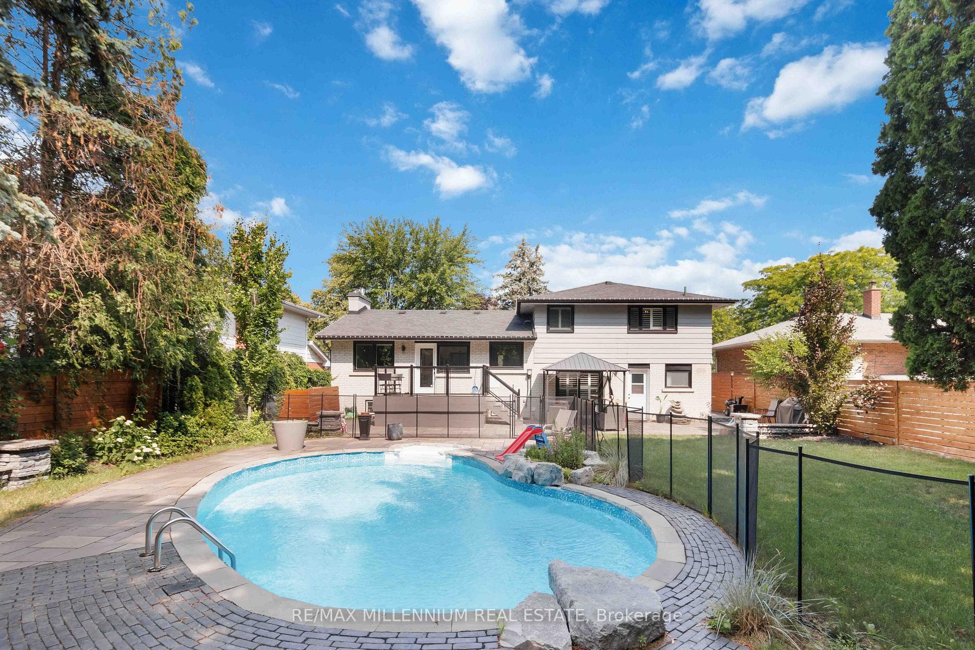 250 Daphne Avenue photo 39