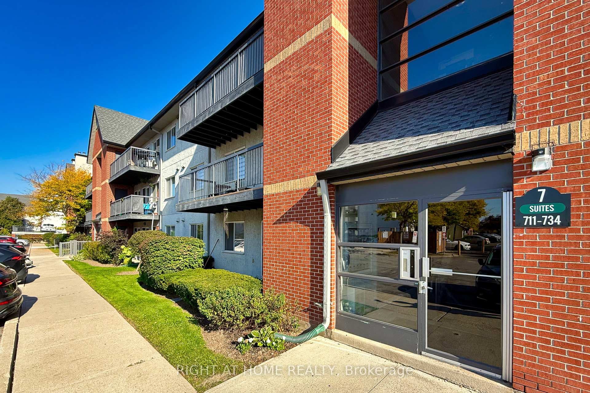 1450 Glen Abbey Gate Unit 722 photo 2