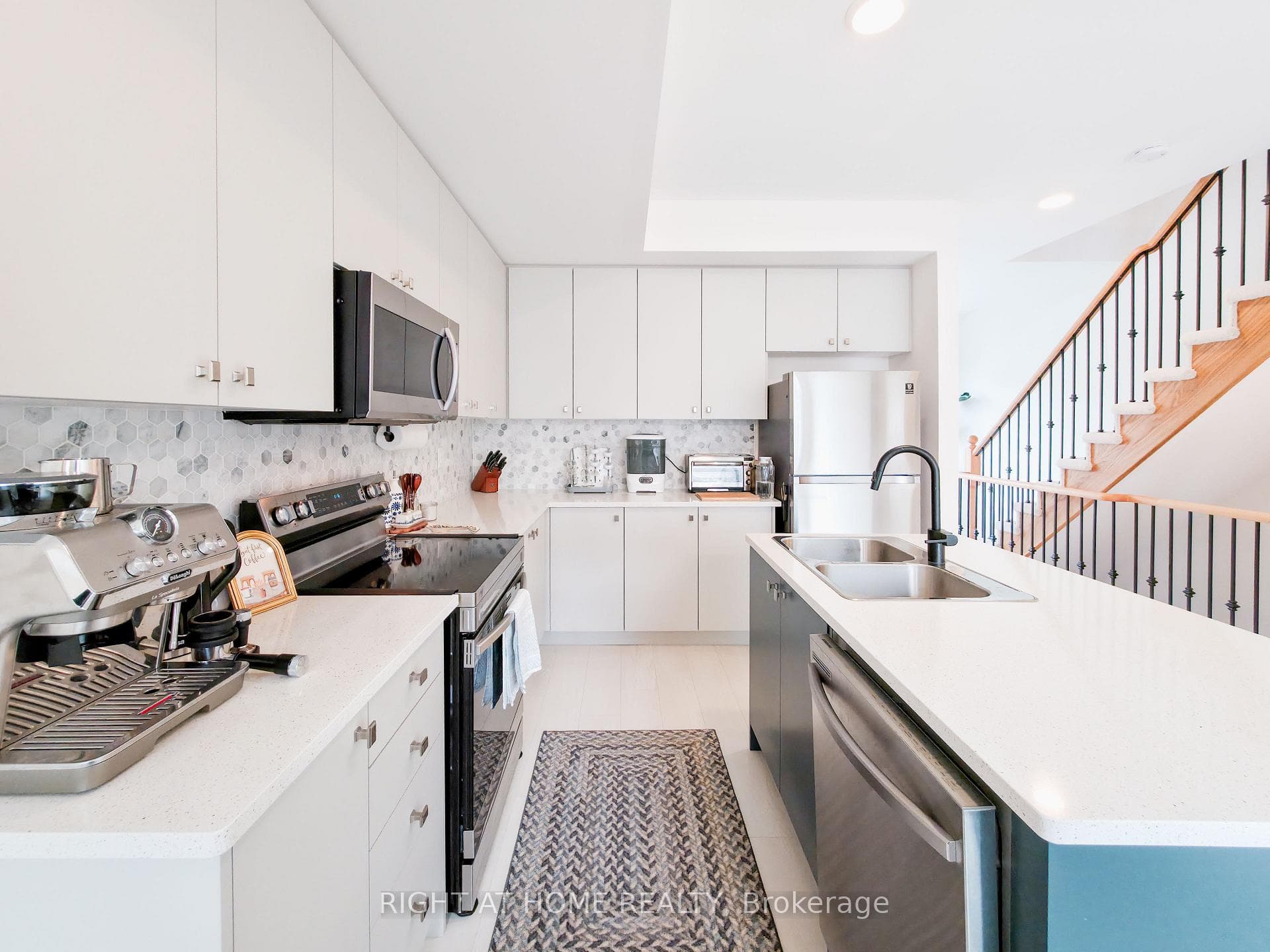 15 Ambereen Place photo 13