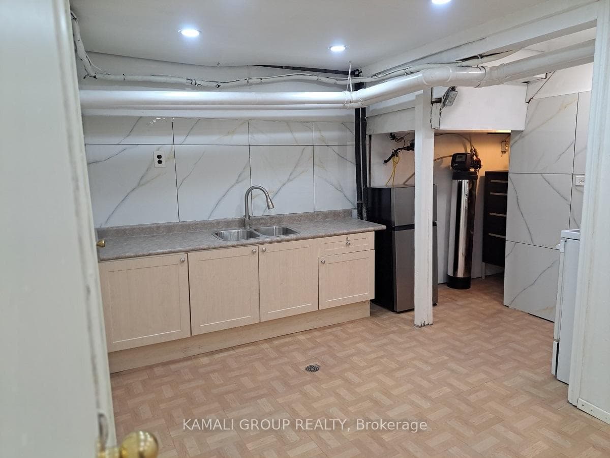 262 John Garland Boulevard photo 22