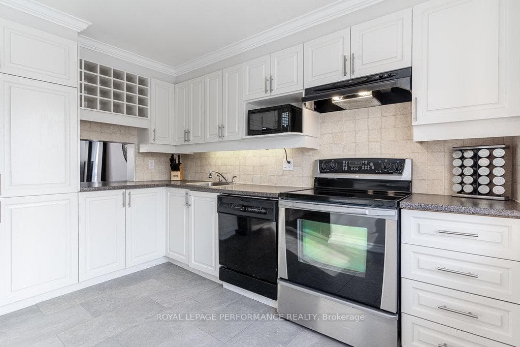 2059 Stonehenge Crescent photo 8