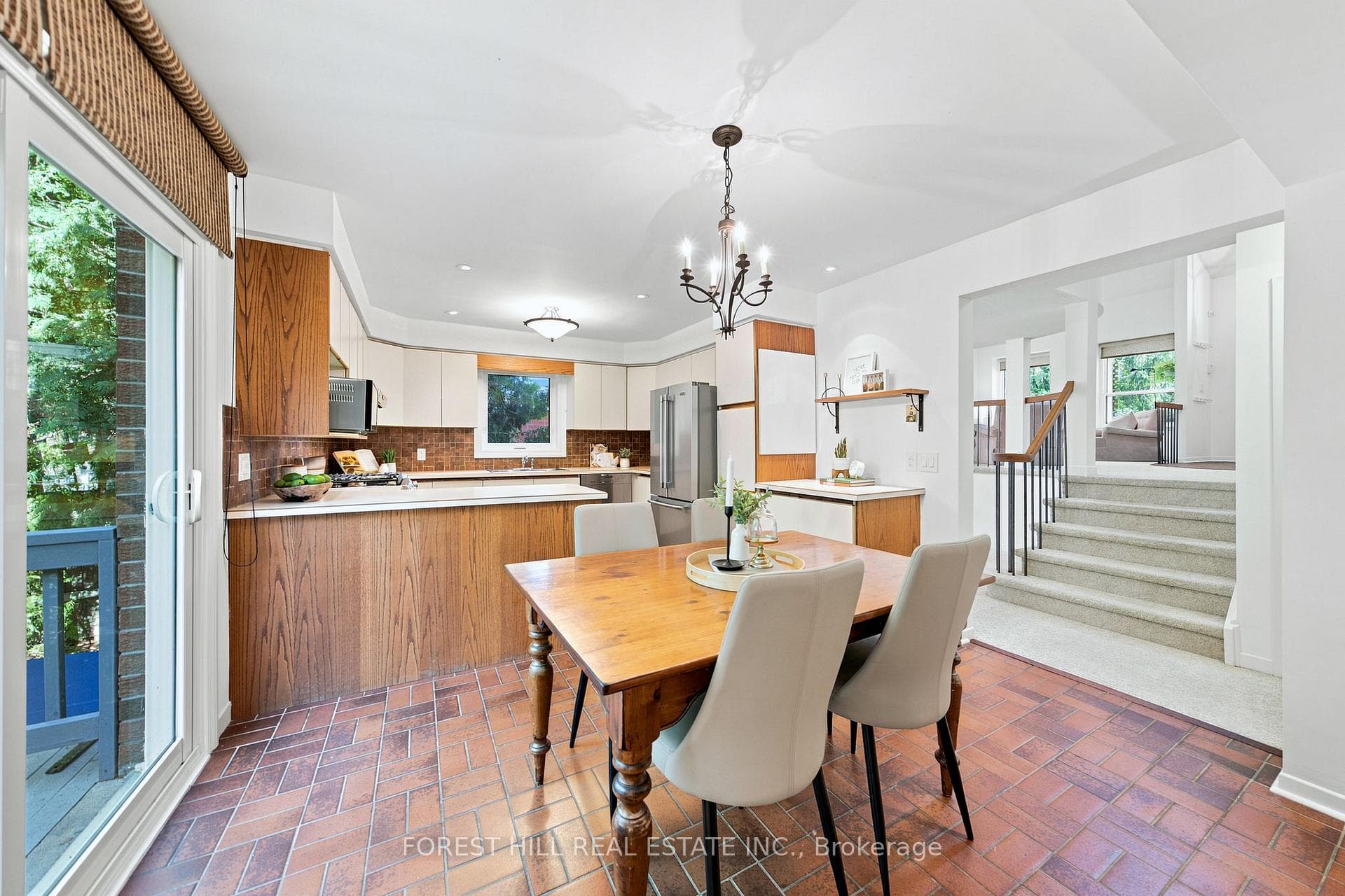 84 Kings College Road photo 11