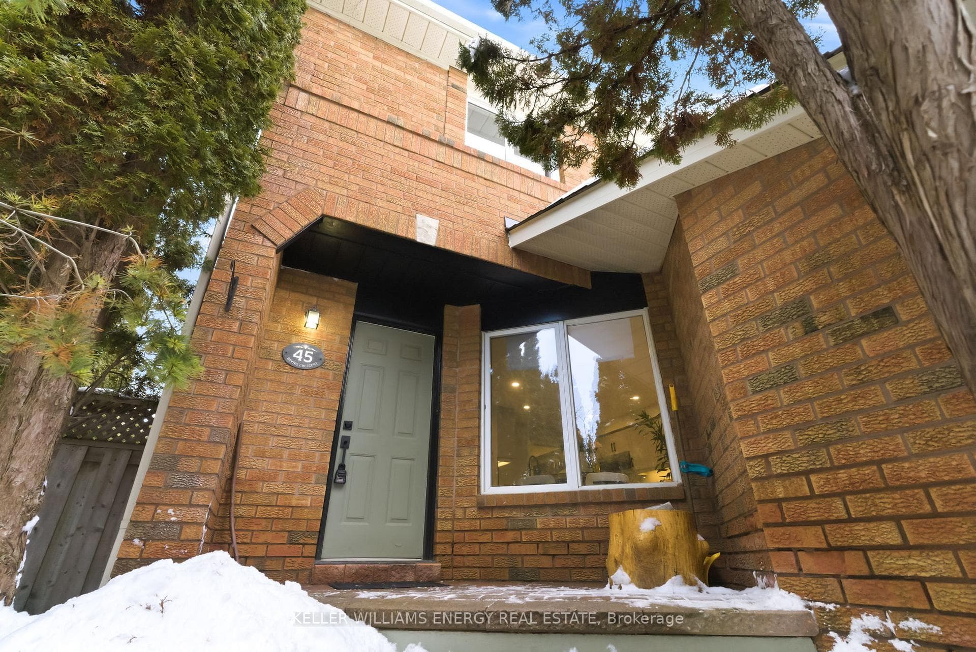 45 Davies Crescent photo 3