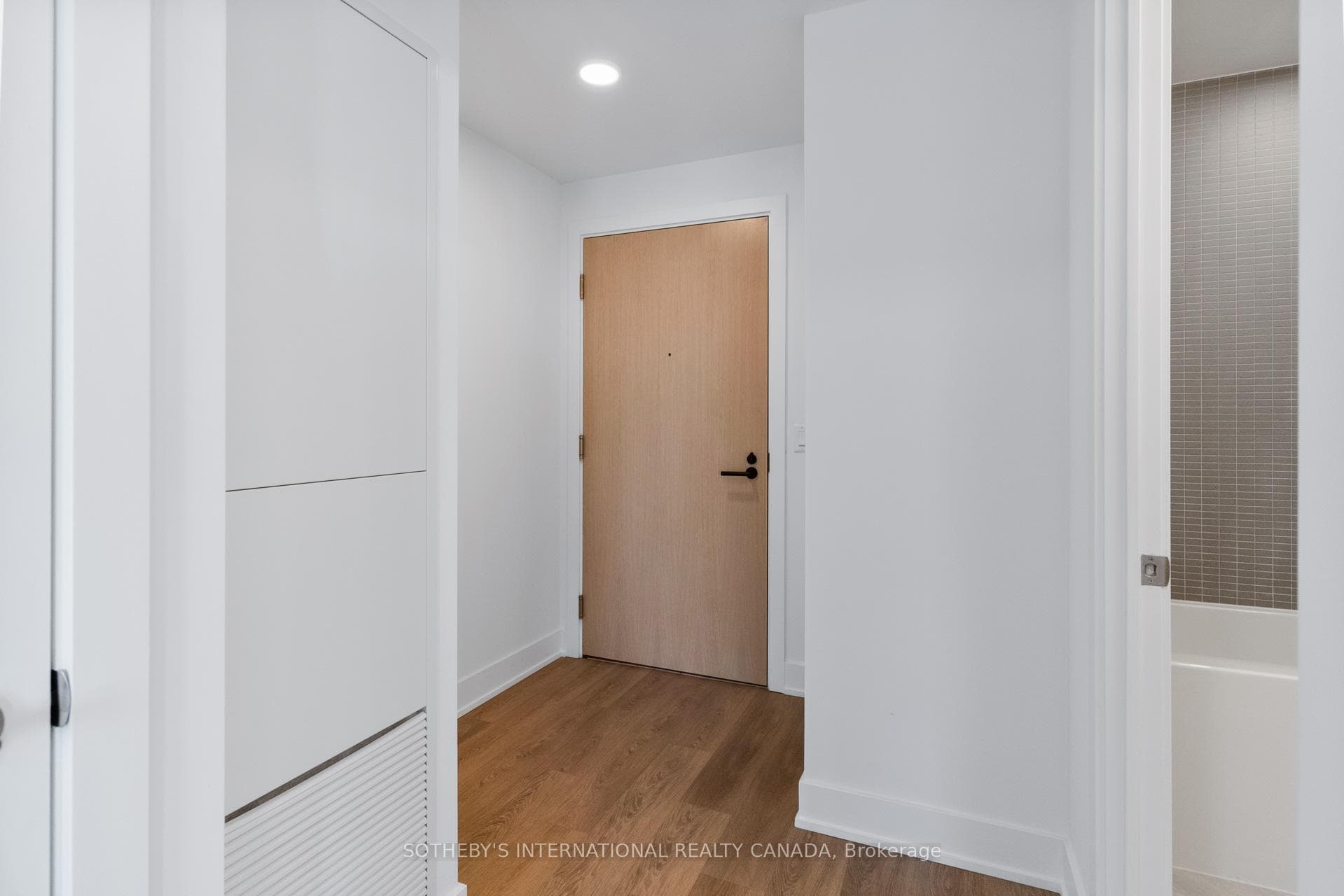200 Redpath Avenue Unit 2701 photo 2