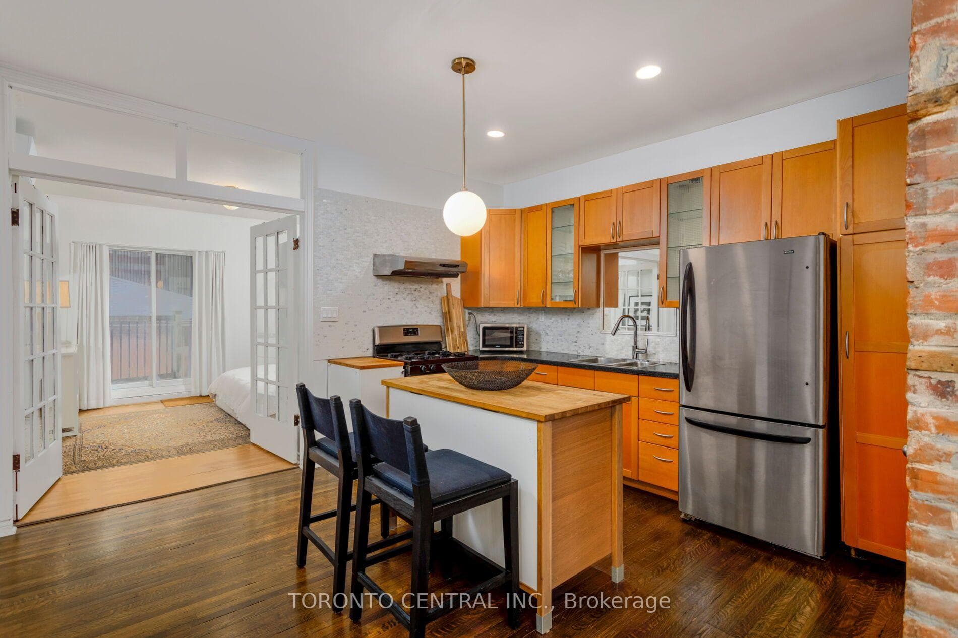 24 Manning Avenue photo 9