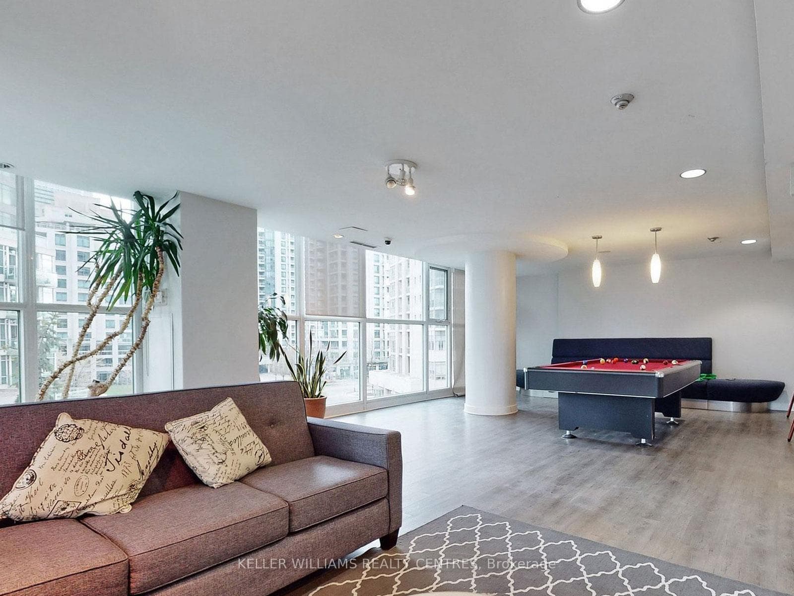 2067 Lake Shore Boulevard Unit 205 photo 14