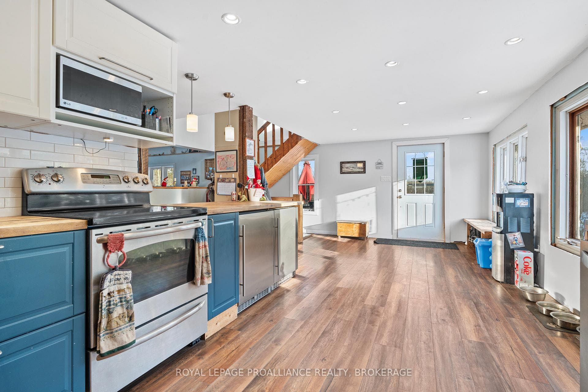 6394 Leveque Road photo 8