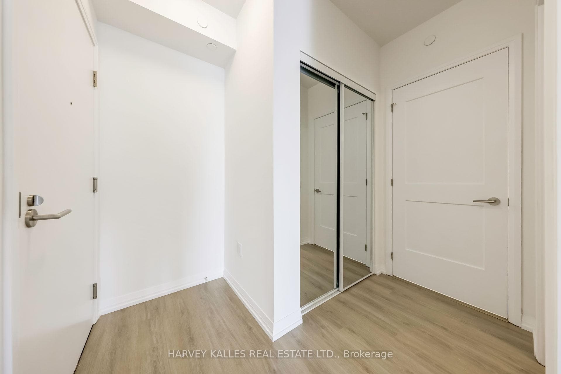 25 Holly Street Unit 2707 photo 2