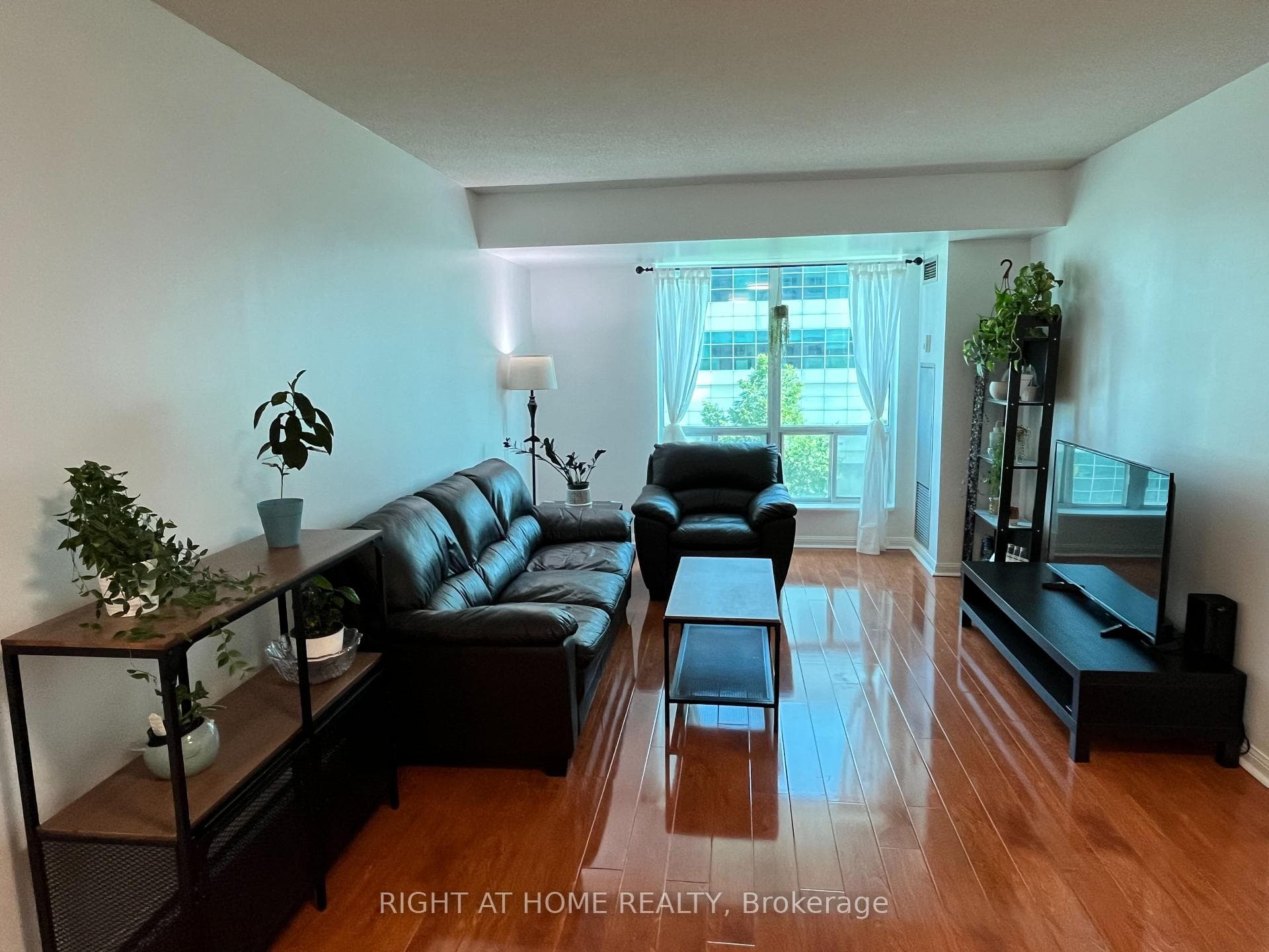 Spacious Living Area w/ TV Stand