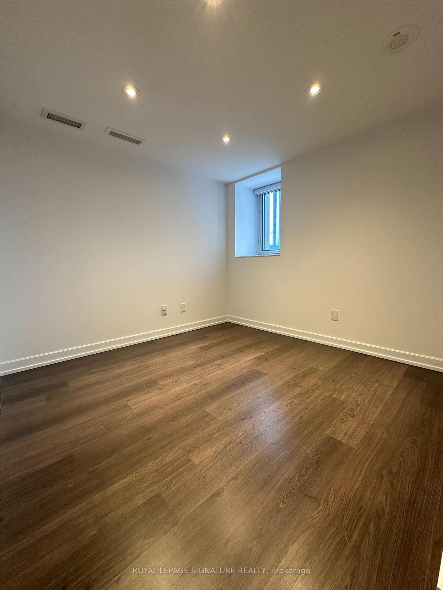 18 Erskine Avenue Unit 308 photo 11