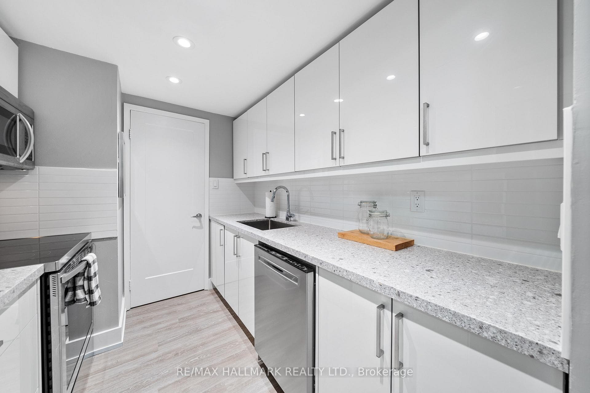 711 Bay Street Unit 419 photo 10