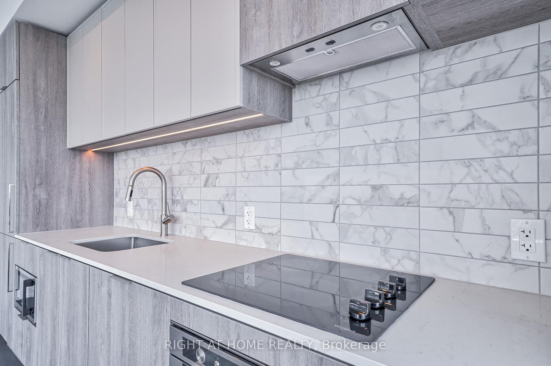 2020 Bathurst Street Unit 1821 photo 11