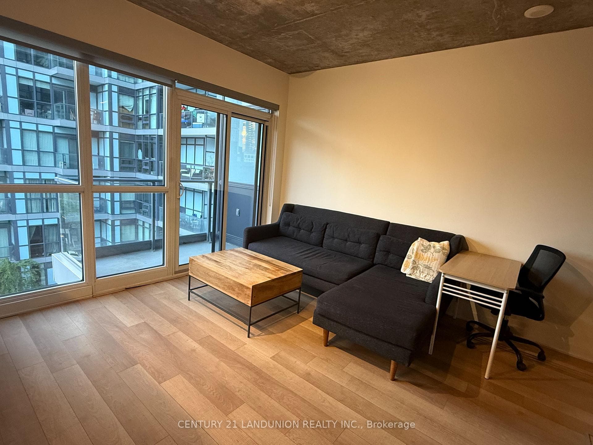 210 Simcoe Street Unit 712 photo 4