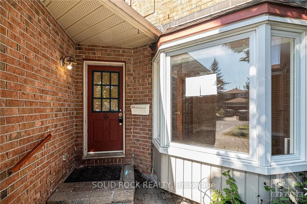 1407 LAURIN Crescent photo 4
