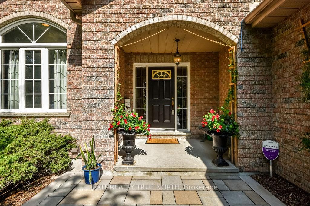 28 Nicholson Crescent photo 5