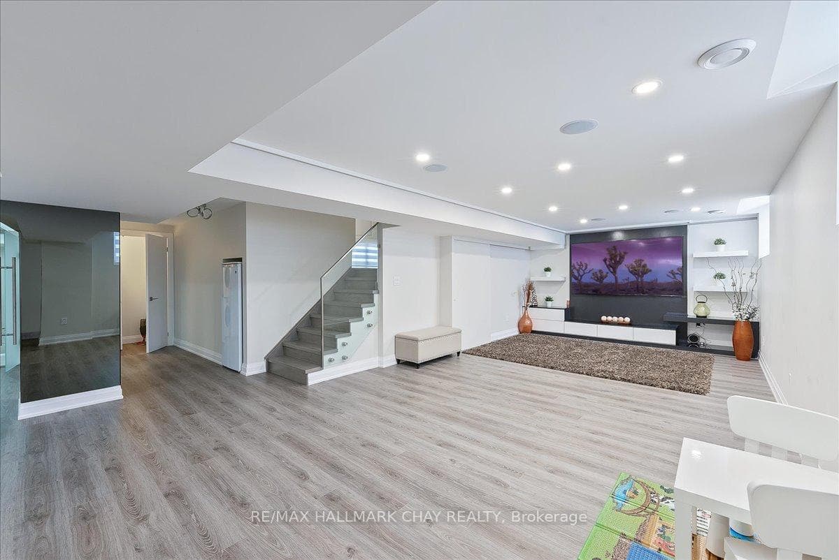 1287 Blackmore Street photo 35