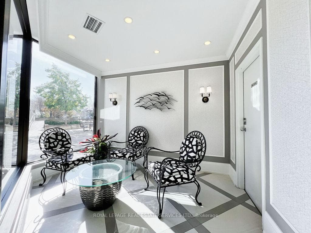 5444 Yonge Street Unit 108 photo 7