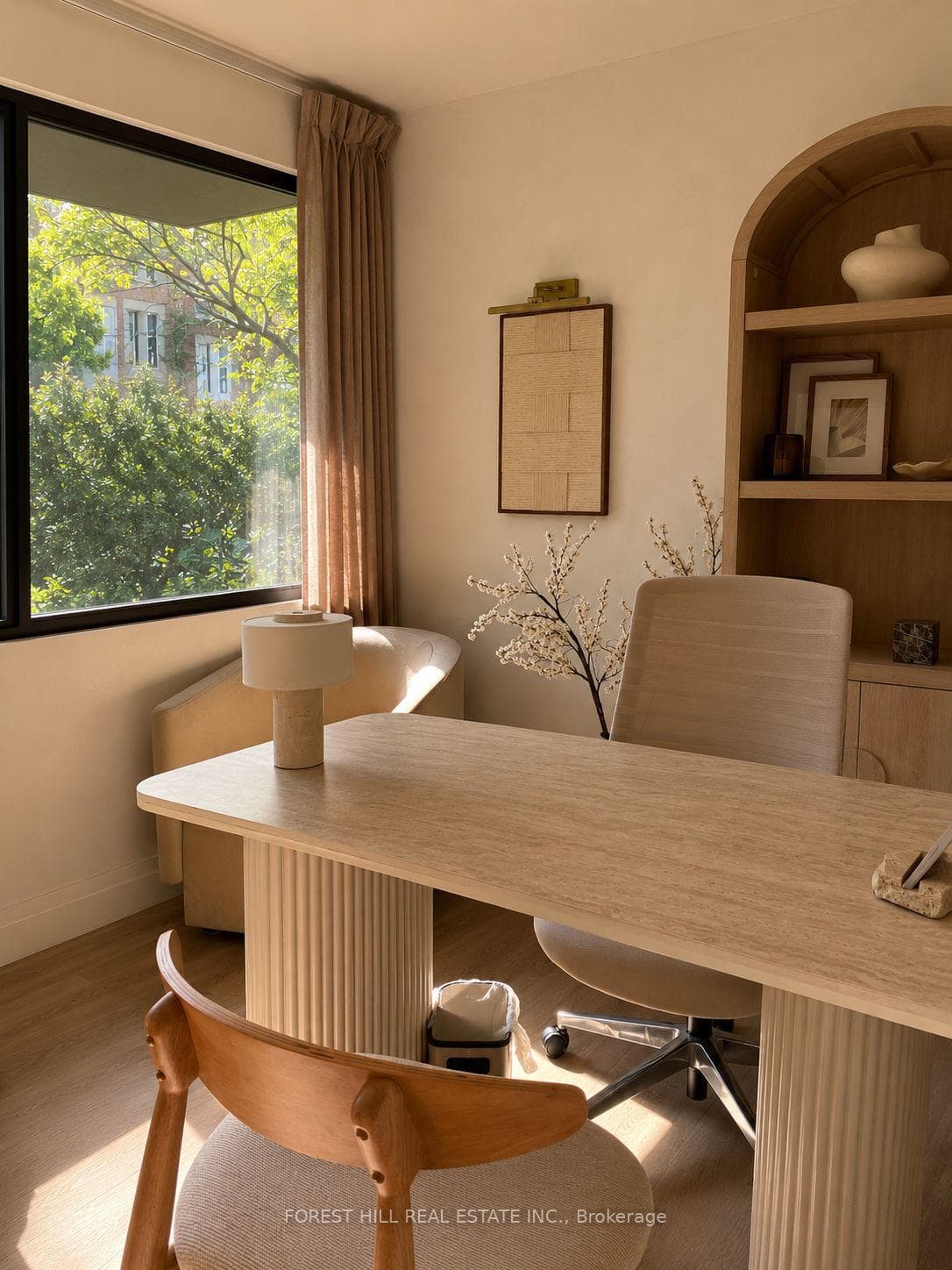 315 Avenue Road Unit Room 1 photo 2
