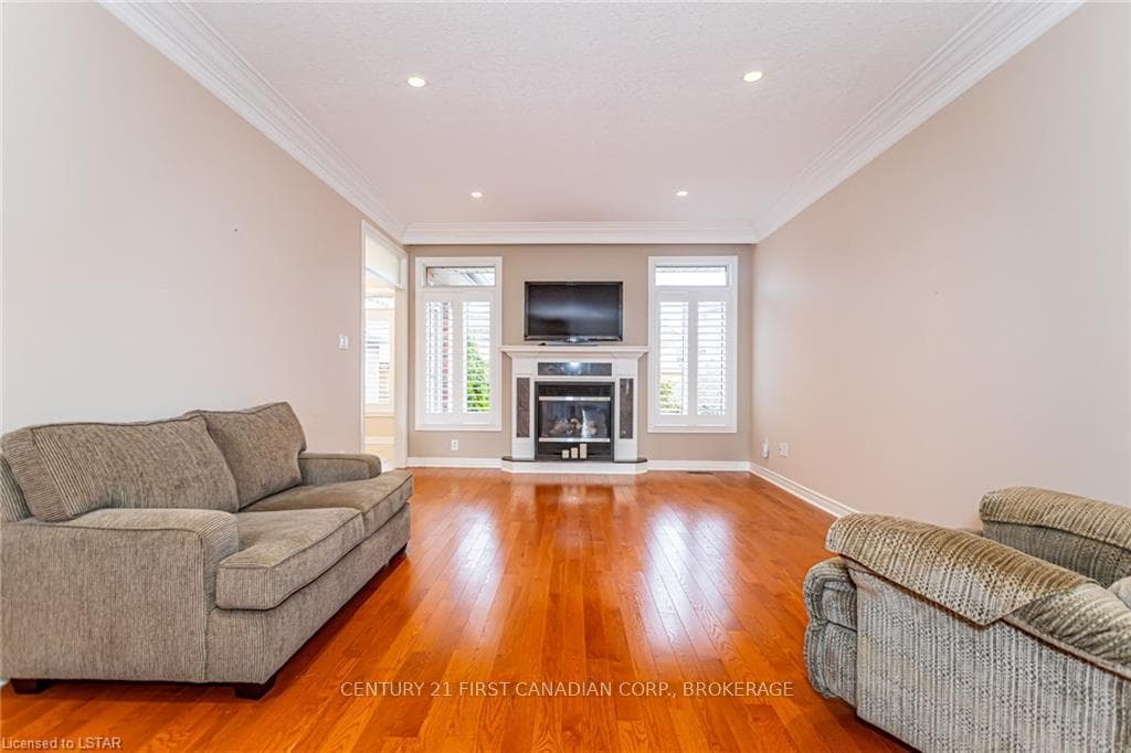 274 BERRYHILL Drive photo 9