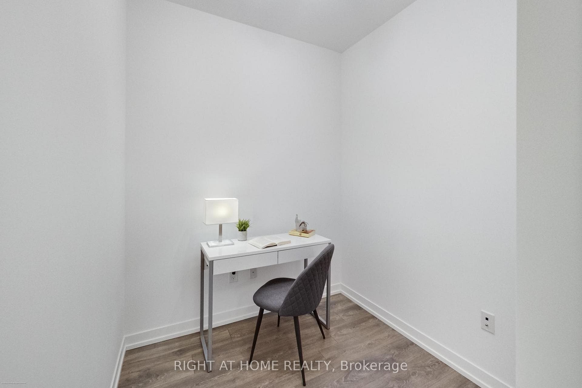 2520 Eglinton Avenue Unit 1602 photo 12