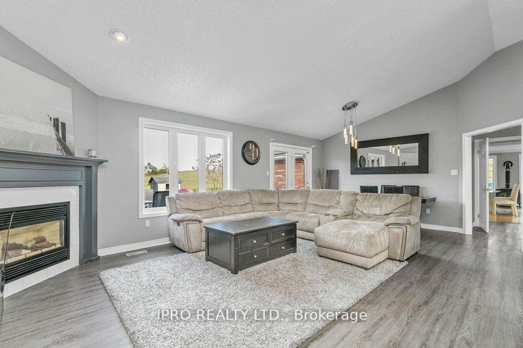 7676 Leslie Road photo 9