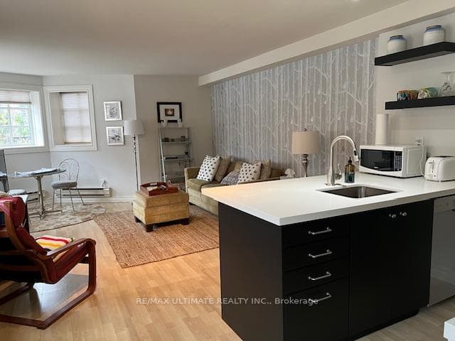 Kitchen/Breakfast bar ground floor suite