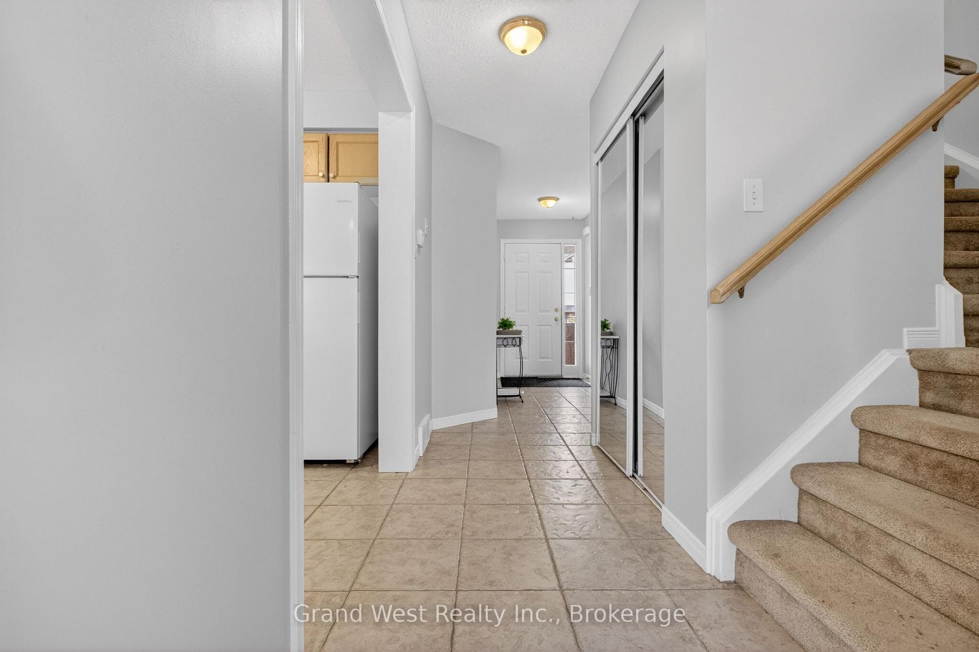 12 FERNCLIFFE Street photo 8