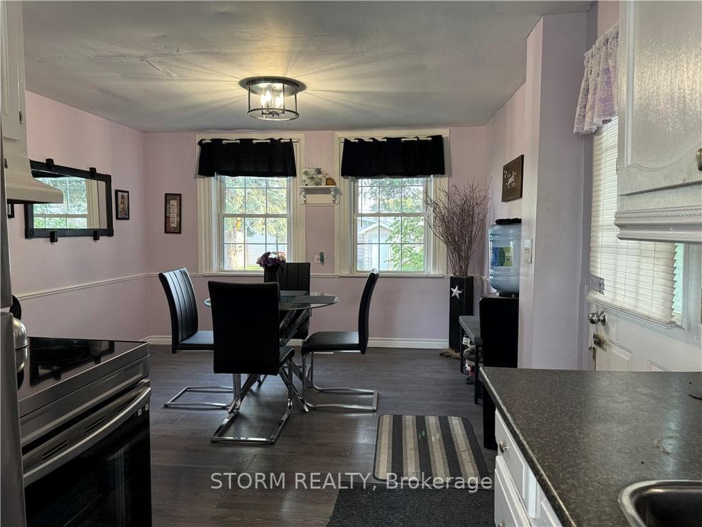 712 SYDNEY Street photo 5