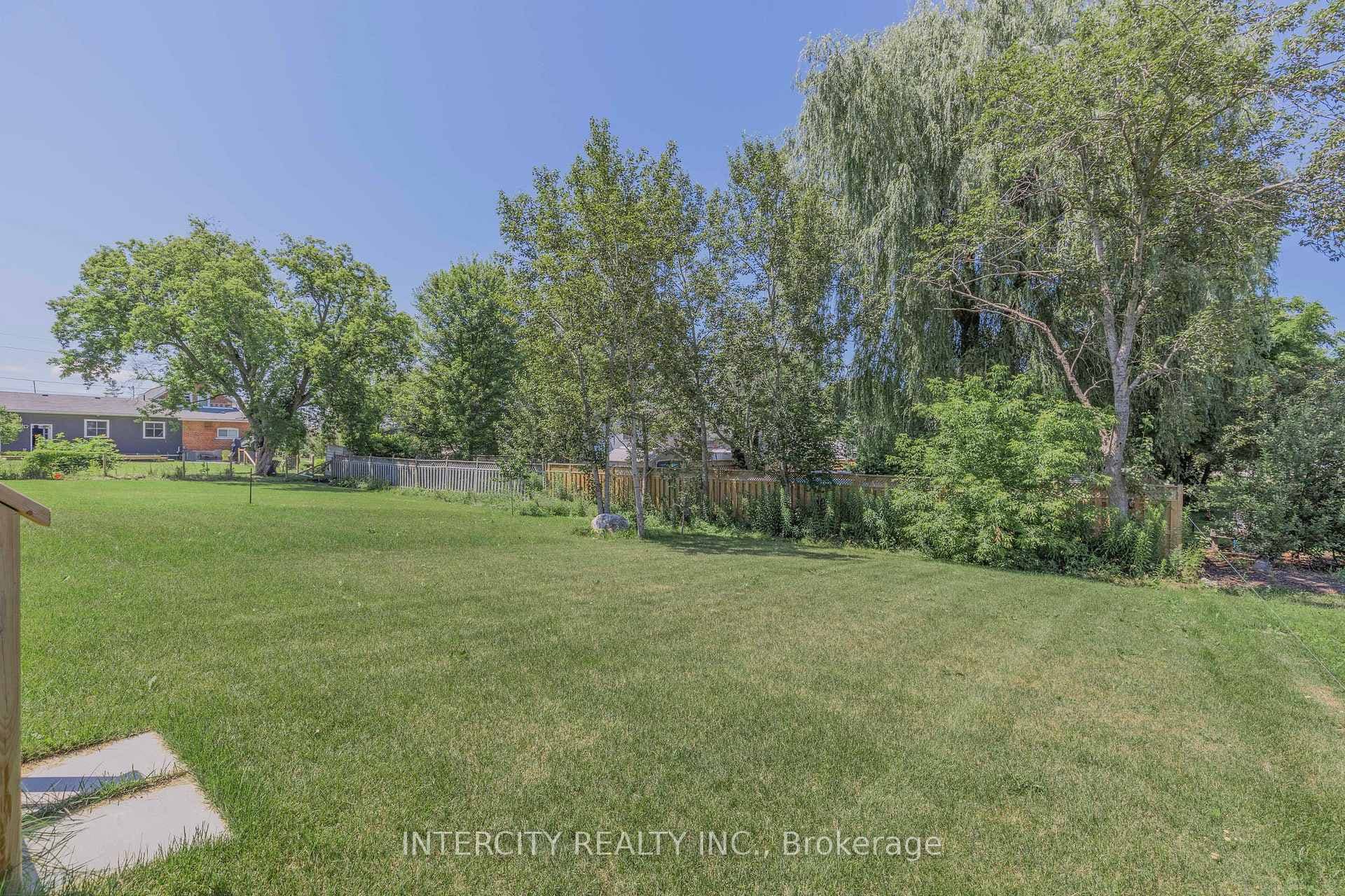 341 Quebec Street photo 34