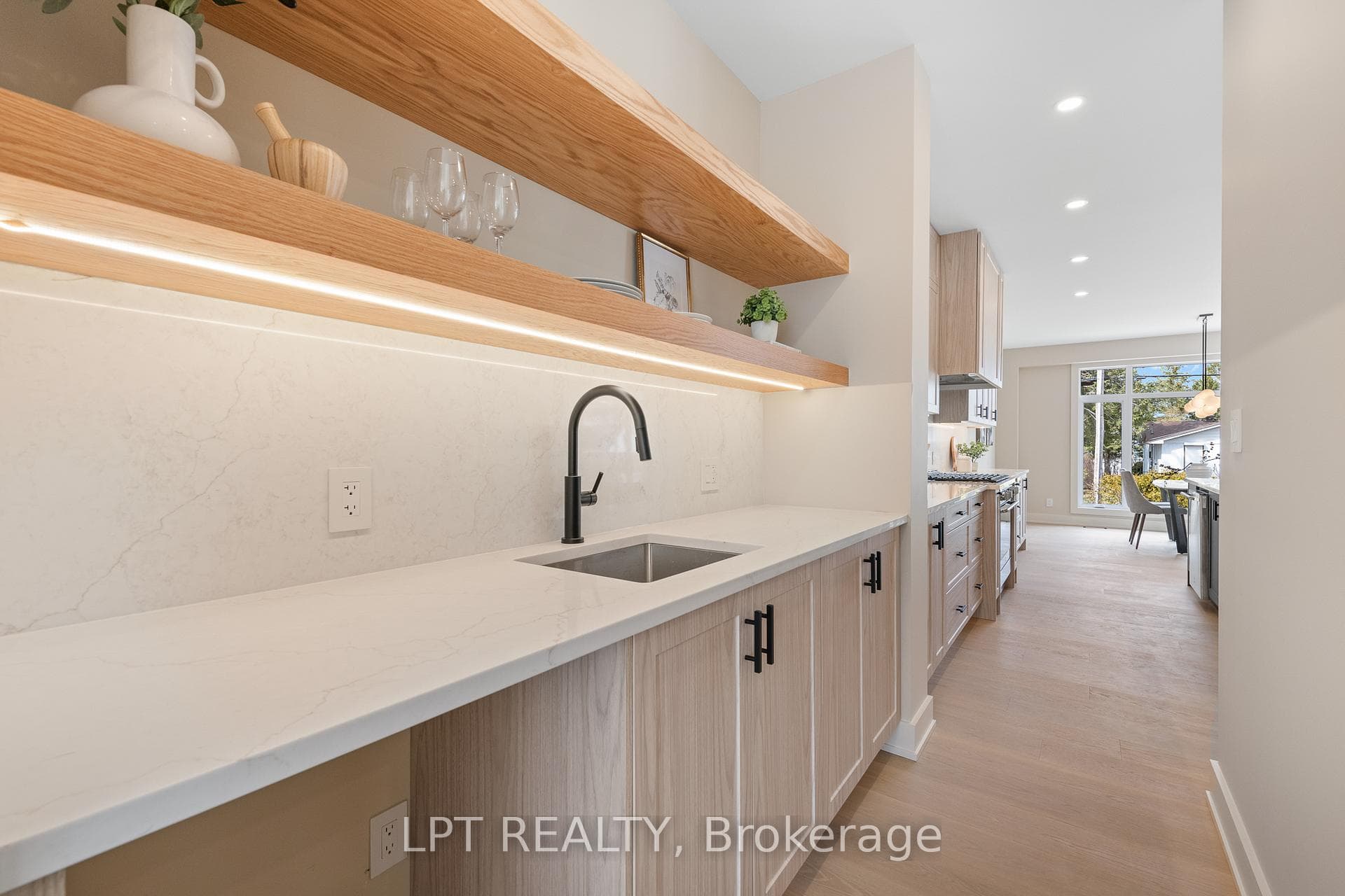 15 Briggs Avenue photo 8