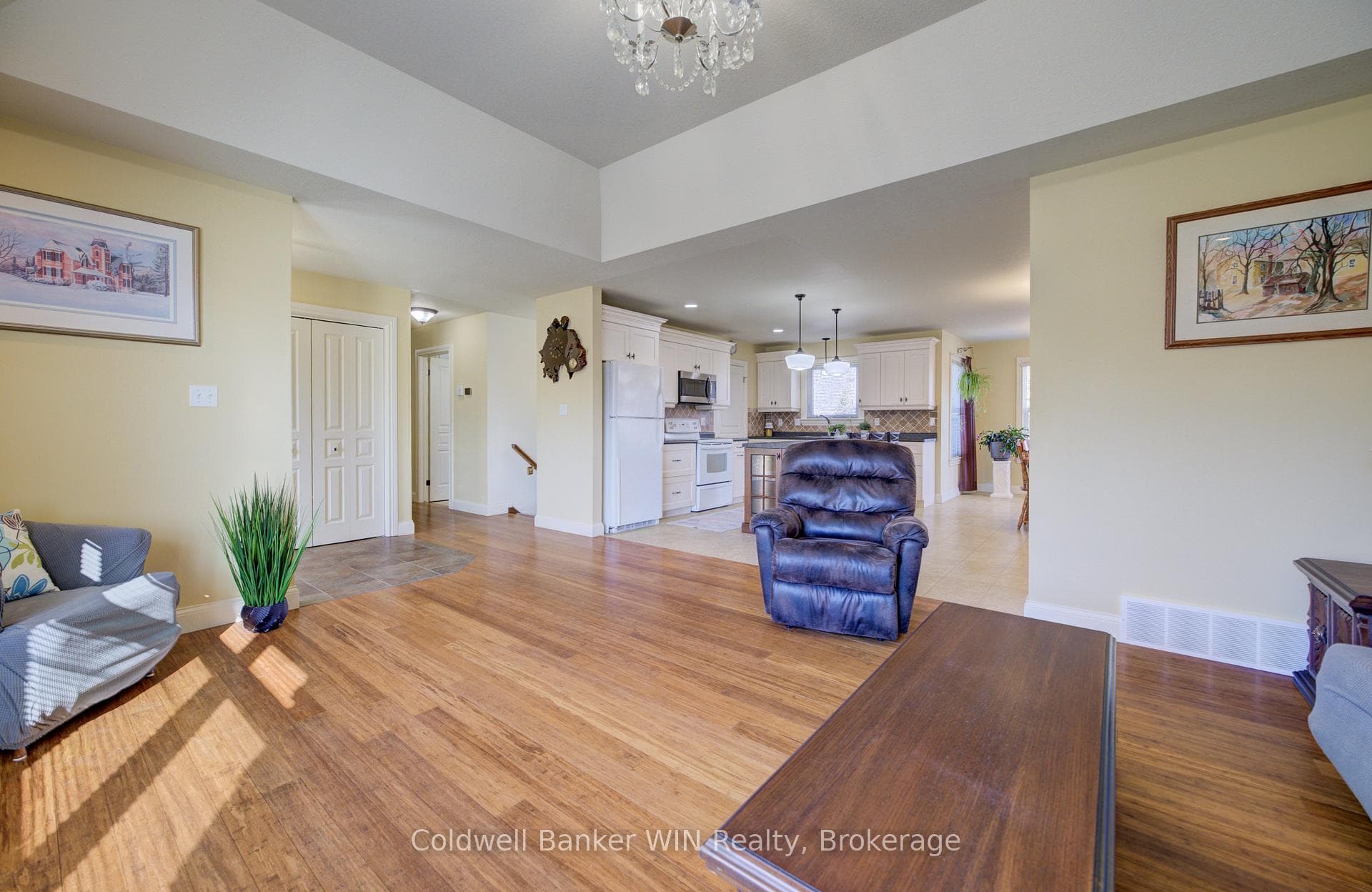 34 Regency Drive photo 4