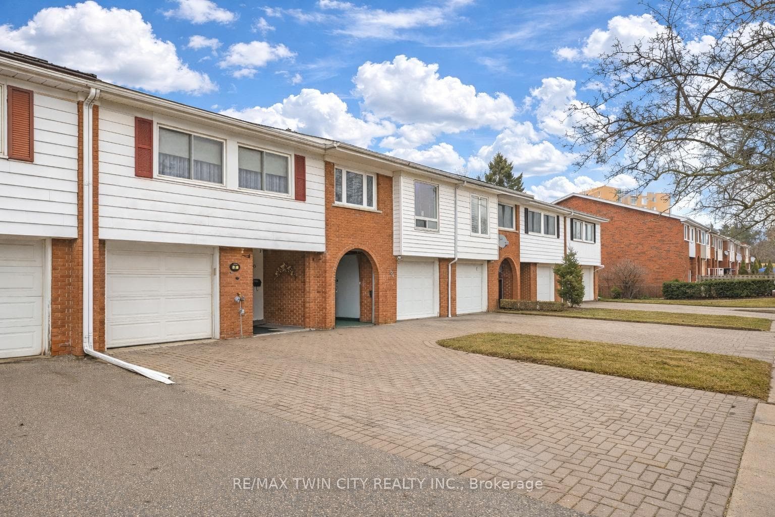 86 Overlea Drive photo 42