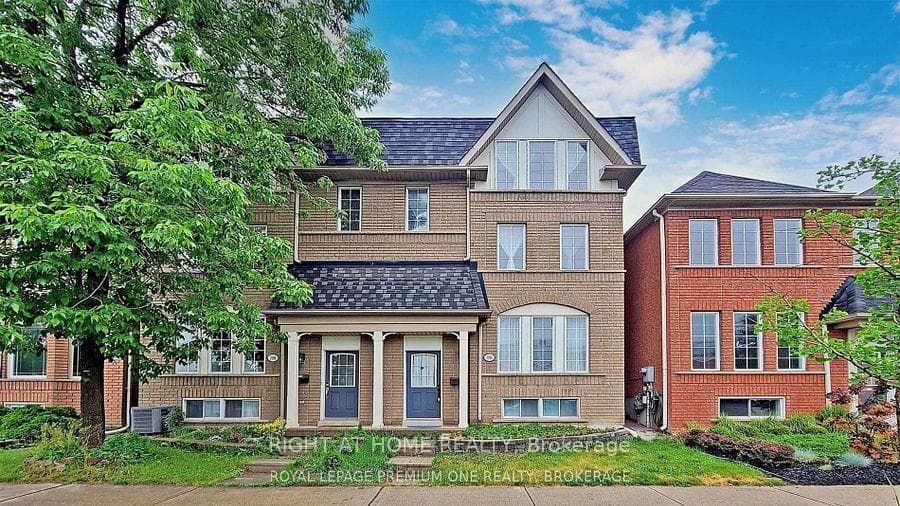 2194 St Clair Avenue photo 1