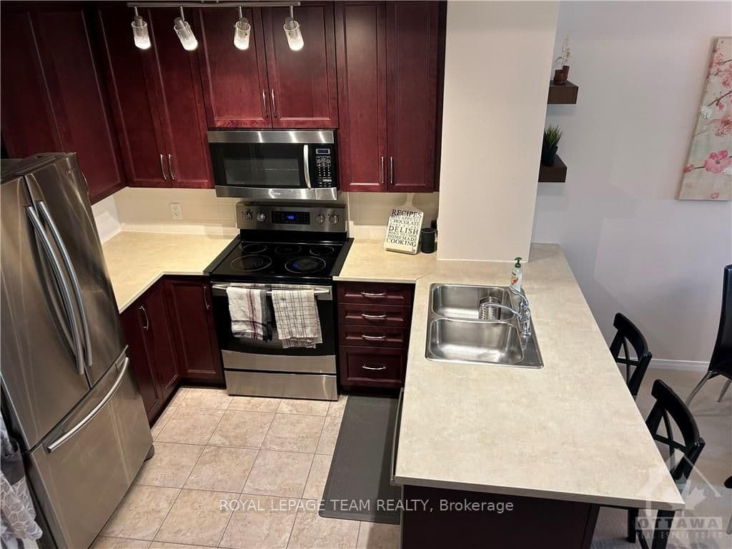 298 LONDON Terrace photo 5