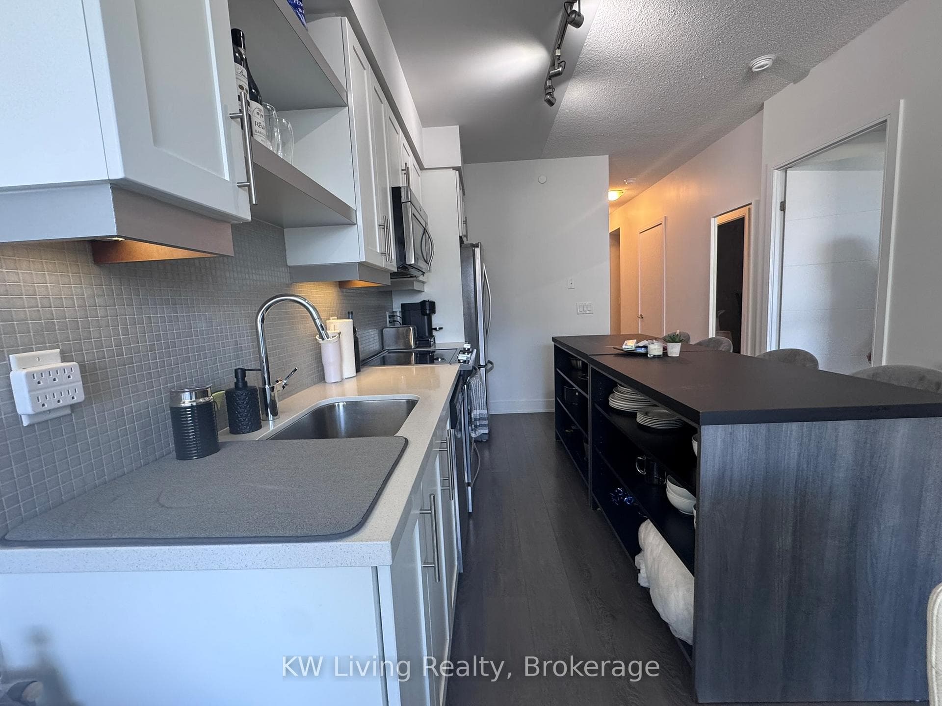 525 Adelaide Street Unit 809 photo 8