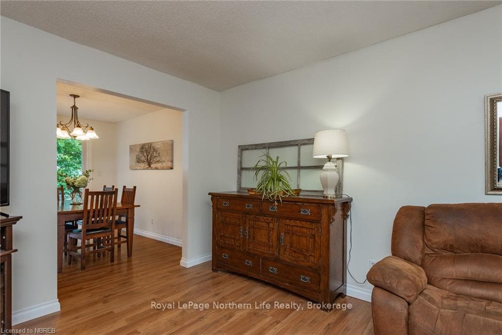 312 MOUNTAINVIEW Drive photo 7