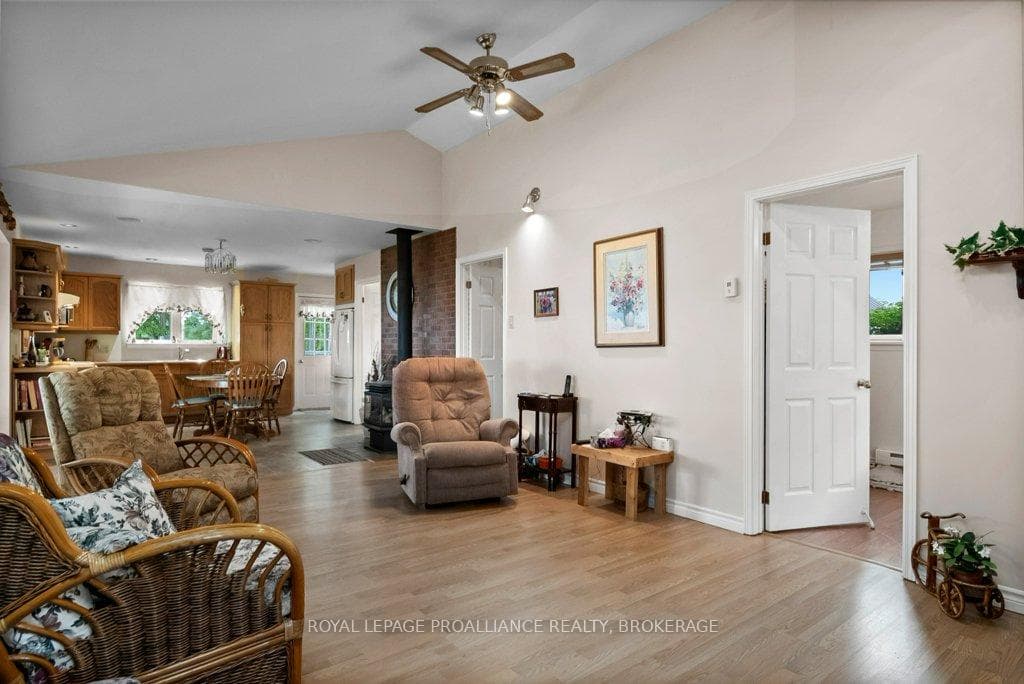 27 Berry Lane photo 10