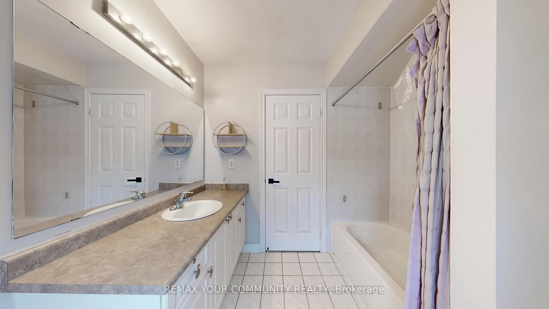 8 Westacott Avenue photo 27