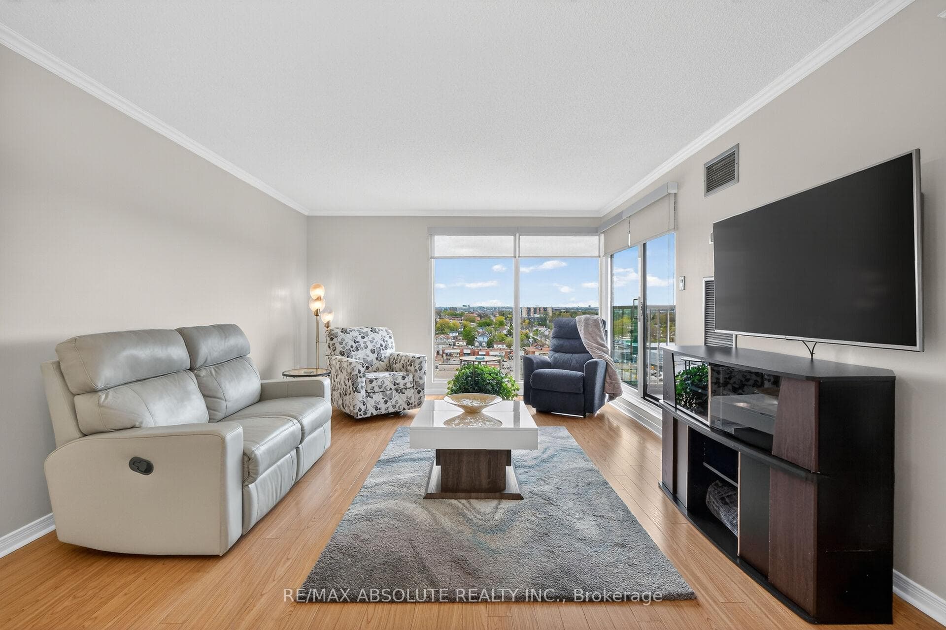 545 St Laurent Boulevard Unit 806 photo 7