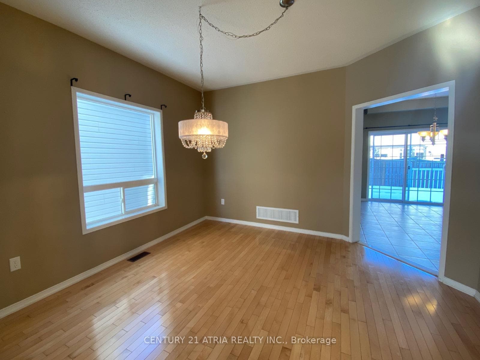 8 Hoile Drive photo 3