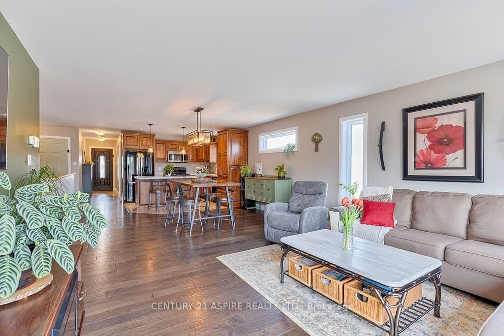 37 NOBLE Crescent photo 9