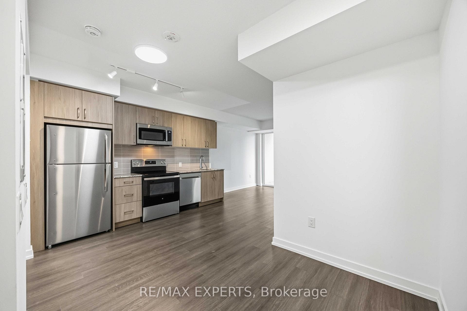 4010 Eglinton Avenue Unit 320 photo 12