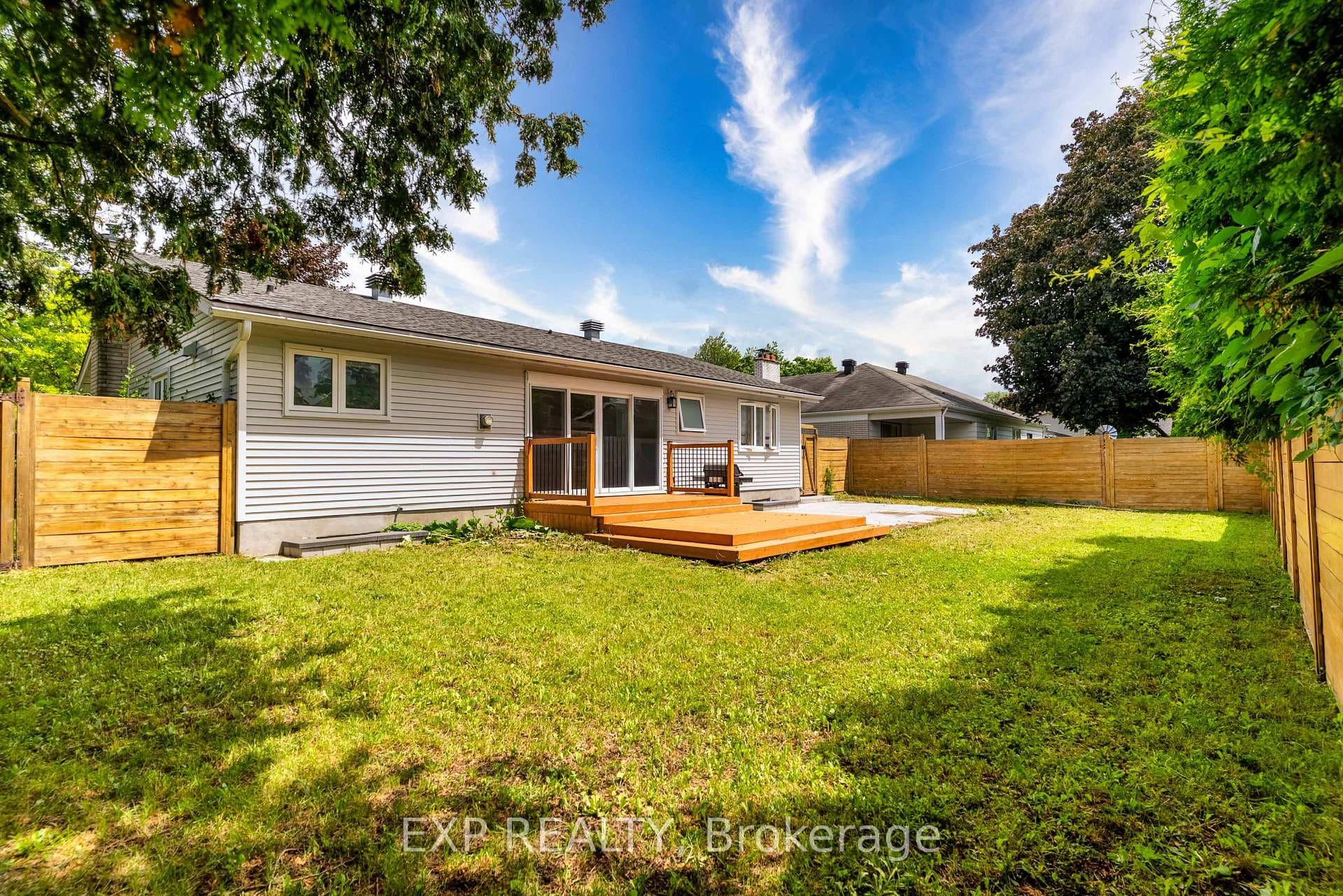 2136 Fillmore Crescent photo 36