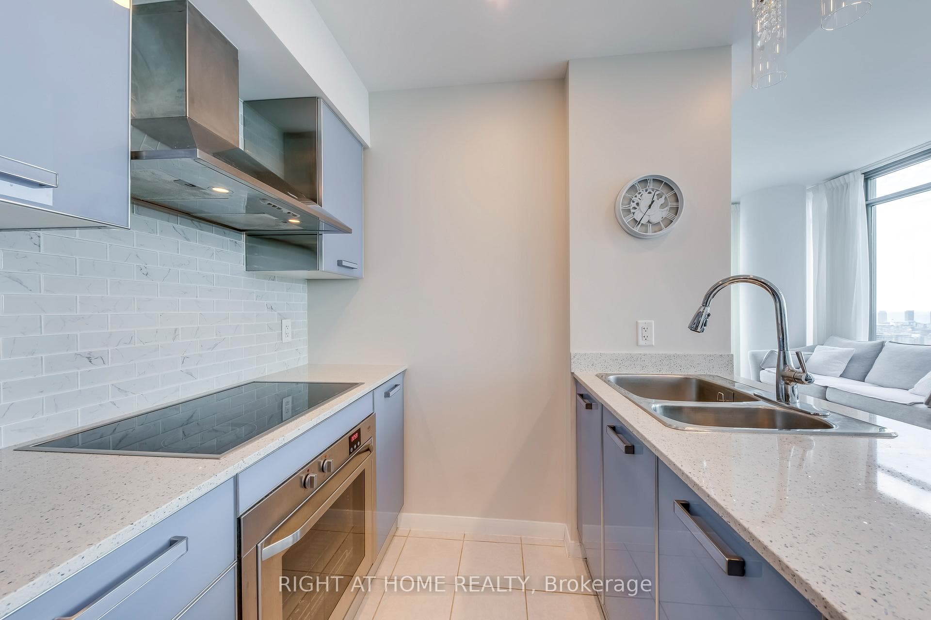 38 Grenville Street Unit 3803 photo 6