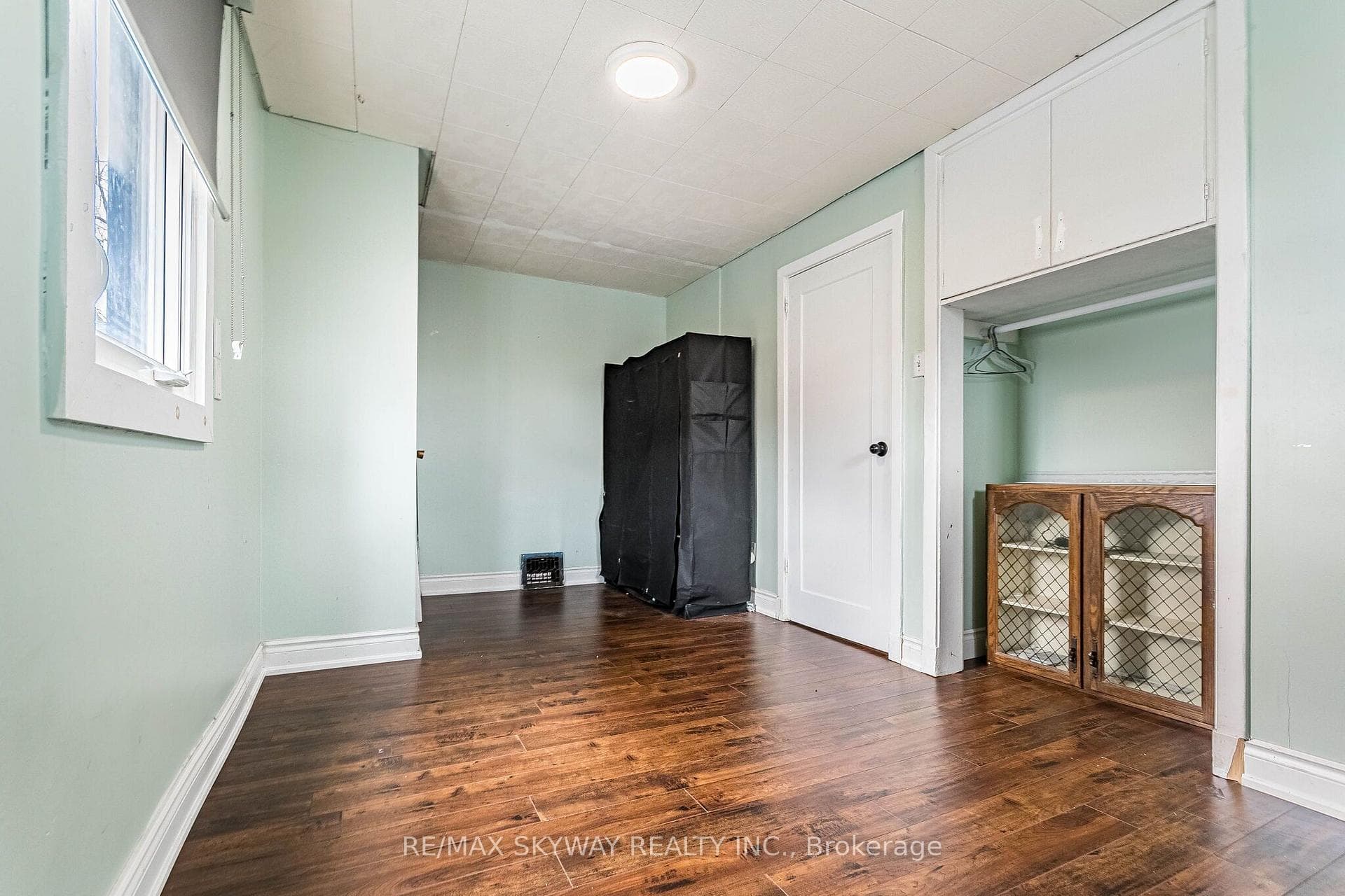 1230 Duke Street photo 27