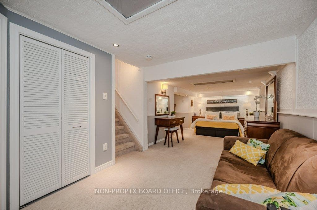 139 Fanshawe Drive photo 24