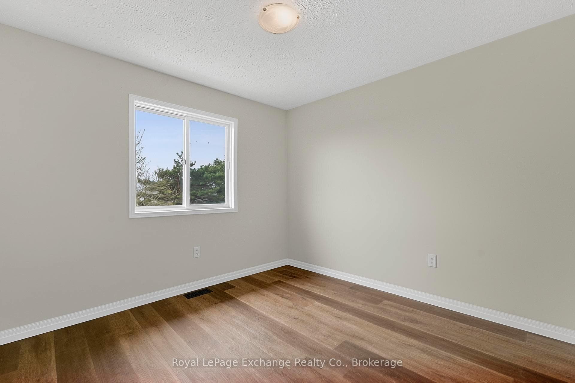 672 Stewart Drive photo 20