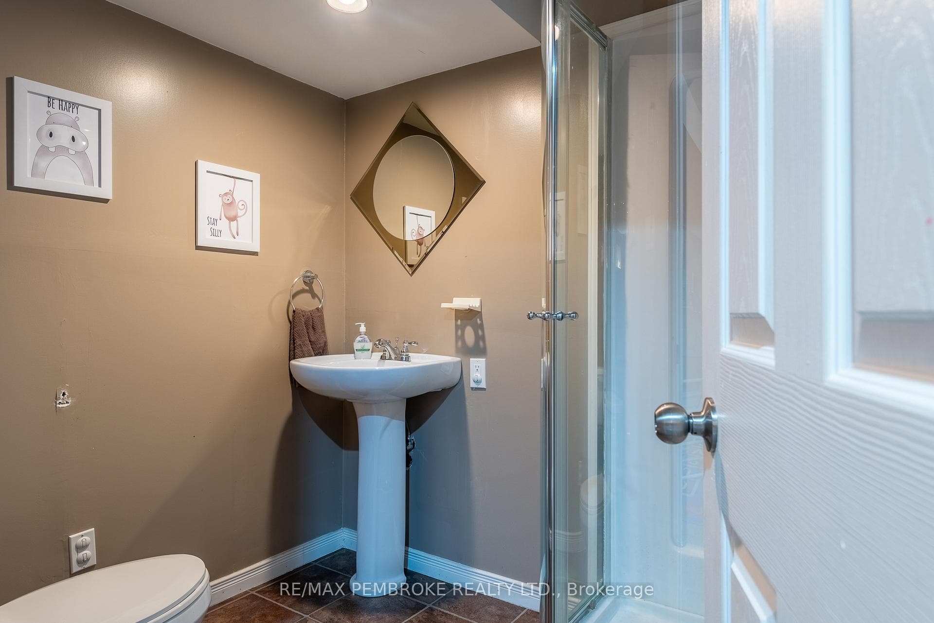 560 Boundary Road photo 33